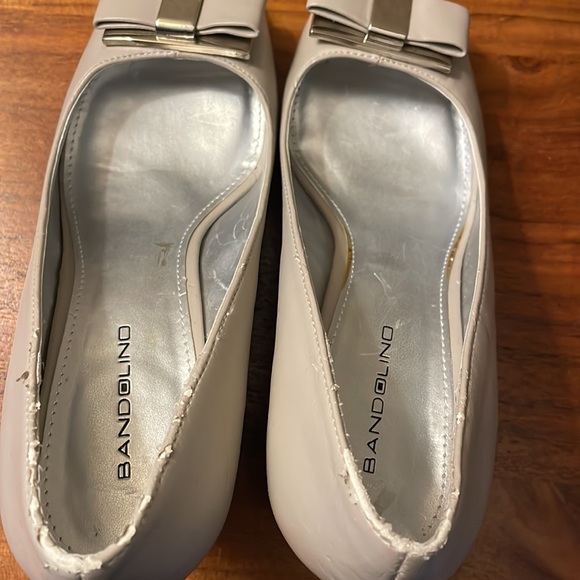 FLAWED Bandolino peep toe bow wedges taupe grey - Picture 4 of 10